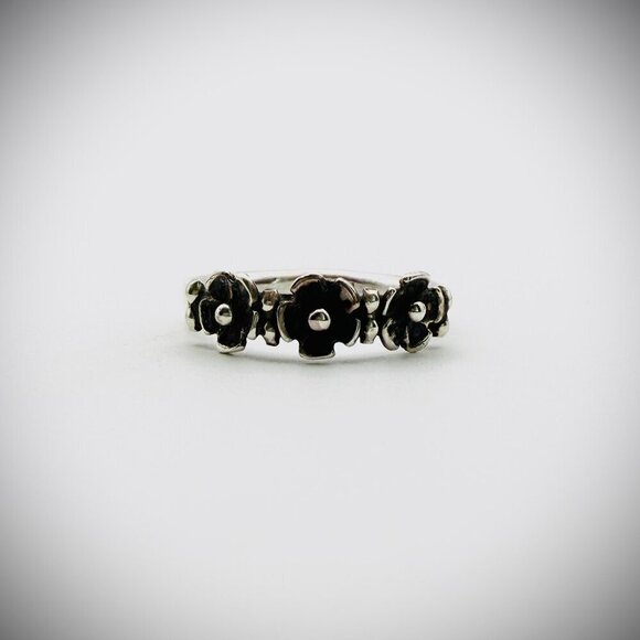 Jewelry - Sterling Silver Floral Band Ring – Size 7.75